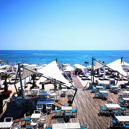 公寓 Apartament David Mamaia Nord - Navodari 那沃达利